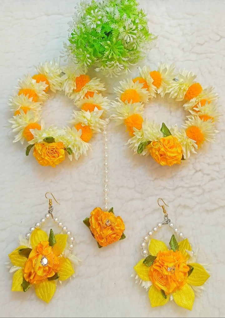 Bridal flower Tika gajra bali Style For Beautyfull Girls.