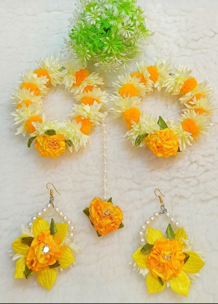 Bridal flower Tika gajra bali Style For Beautyfull Girls.